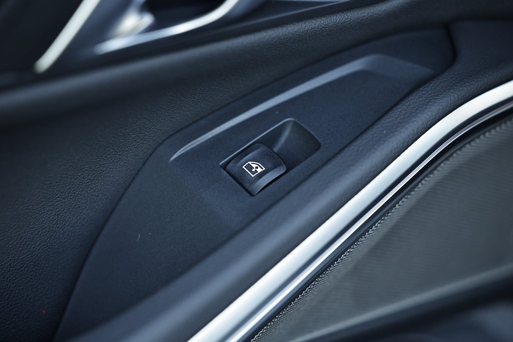 New 2026 BMW 330i Sedan w/ M Sport Package image 25