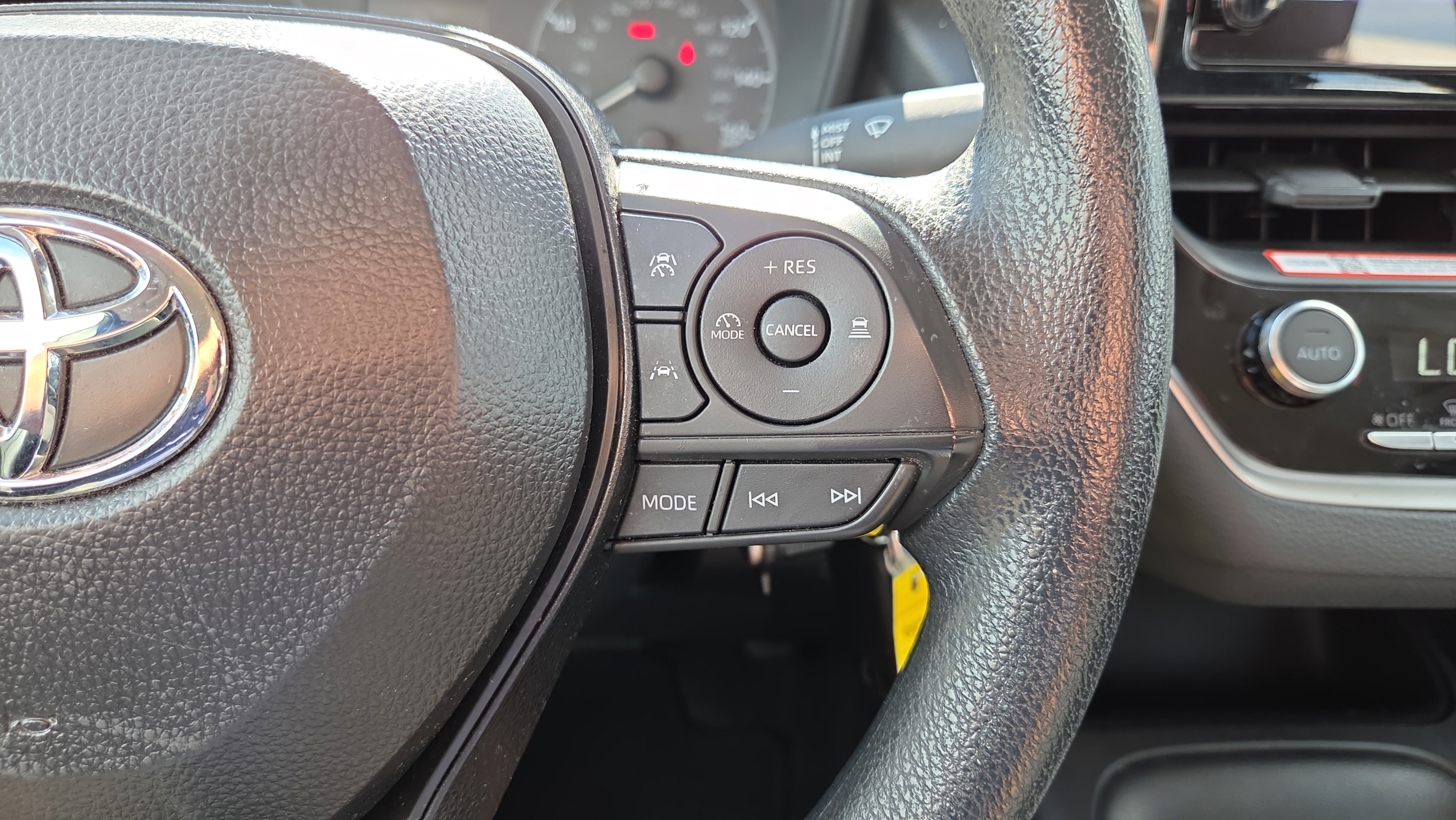 Used 2025 Toyota Corolla LE FWD image 29