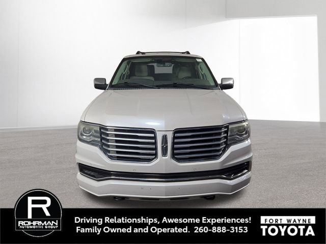 Used 2017 Lincoln Navigator Select AWD/4WD image 3