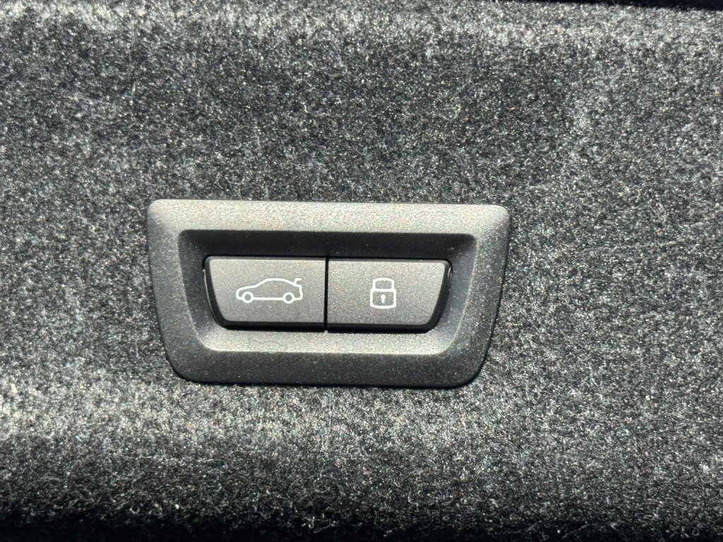 Used 2025 BMW 330i Sedan w/ Premium Package image 14