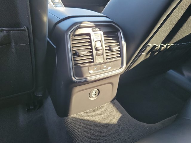 Certified 2017 Porsche Macan AWD/4WD image 18