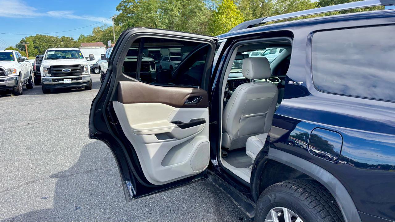 Used 2021 GMC Acadia SLT AWD/4WD image 17