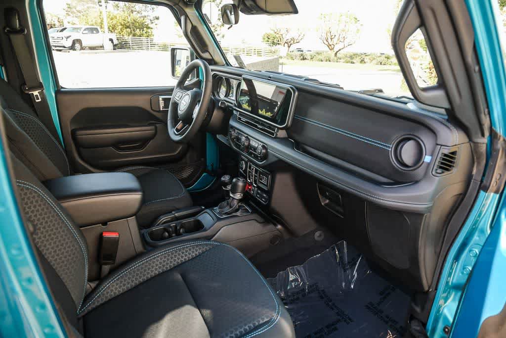 Used 2024 Jeep Wrangler Unlimited Rubicon 4xe w/ Convenience Group AWD/4WD image 17