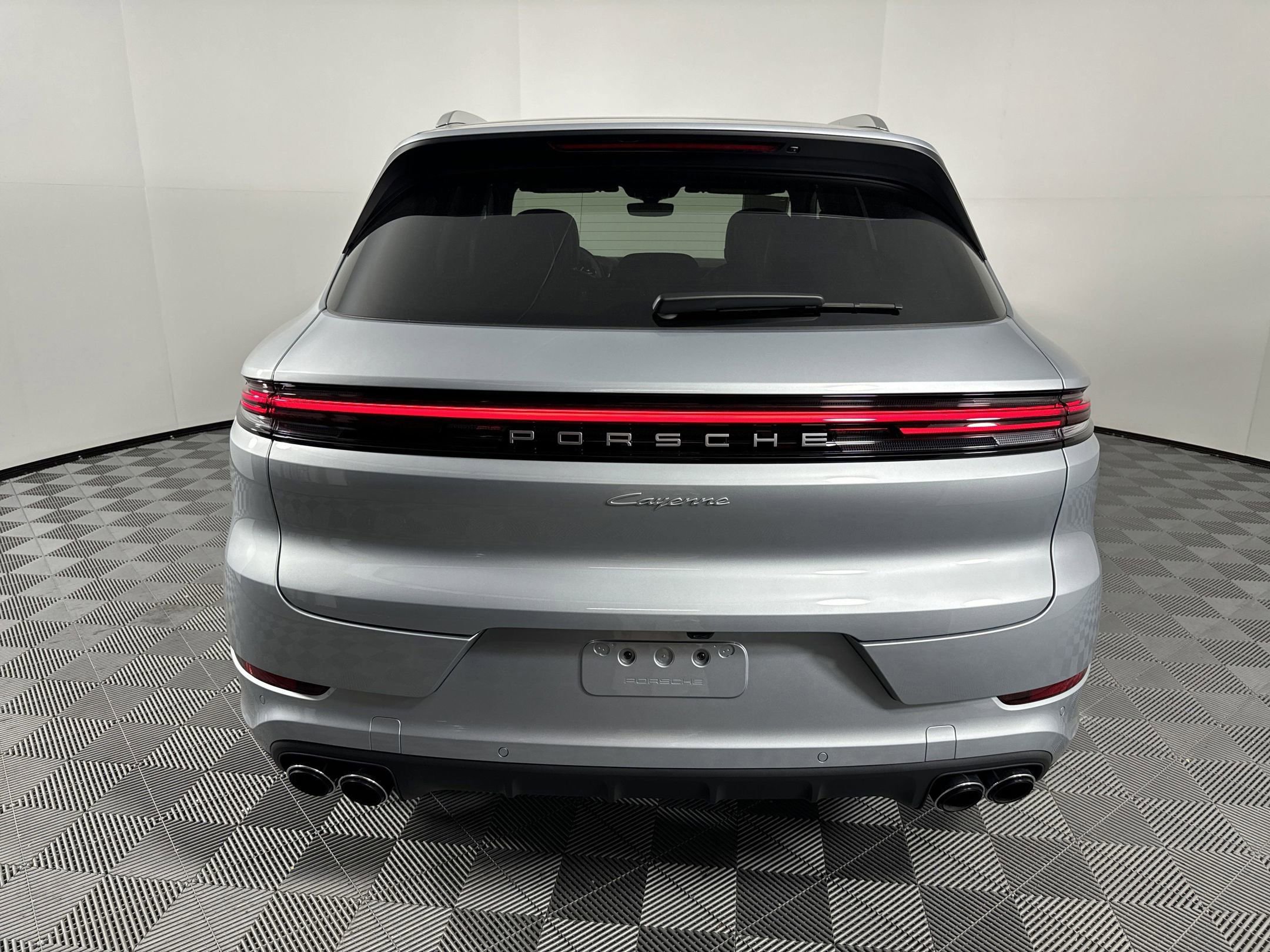 Certified 2025 Porsche Cayenne image 10