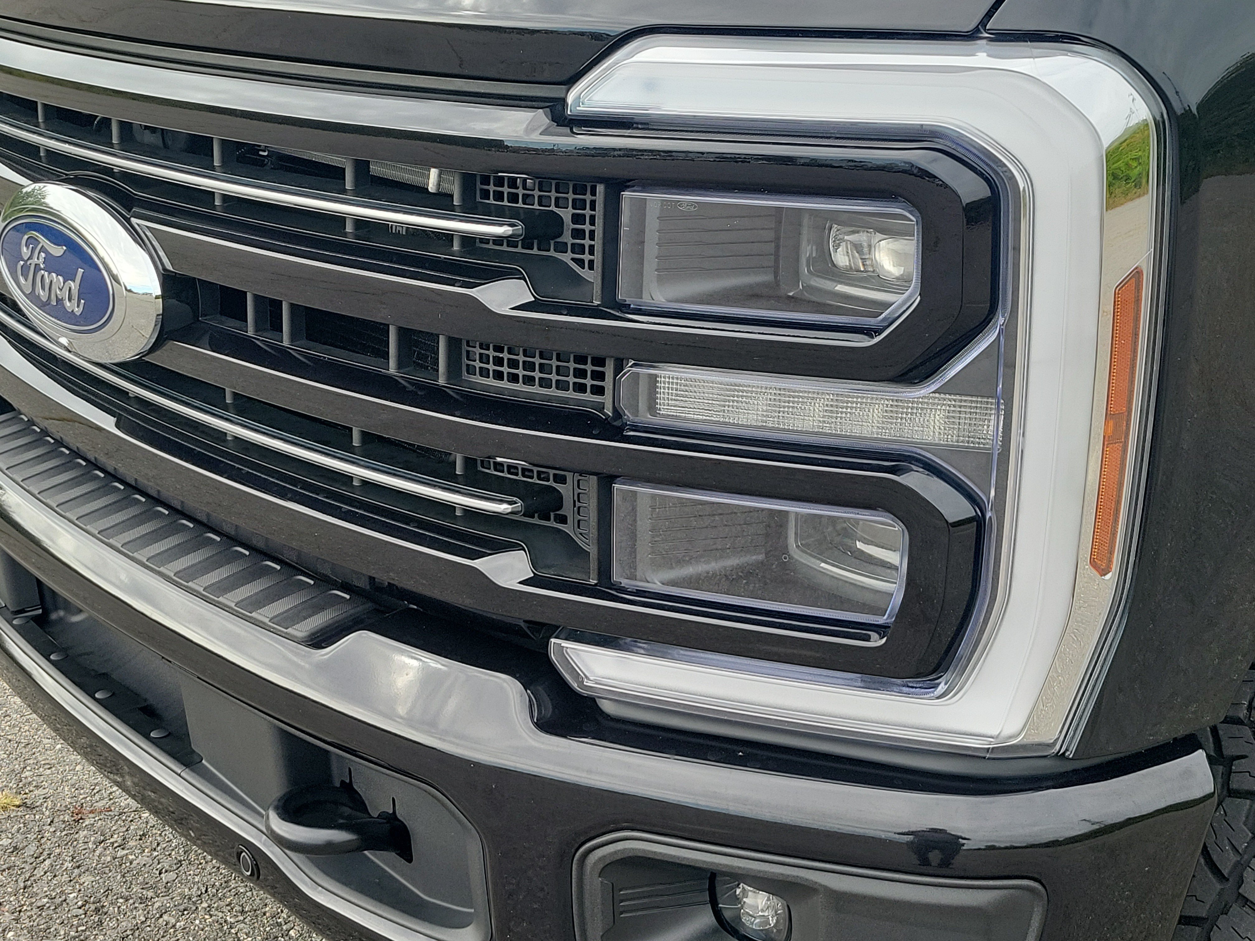 Used 2025 Ford F350 Platinum w/ FX4 Off-Road Package AWD/4WD image 9