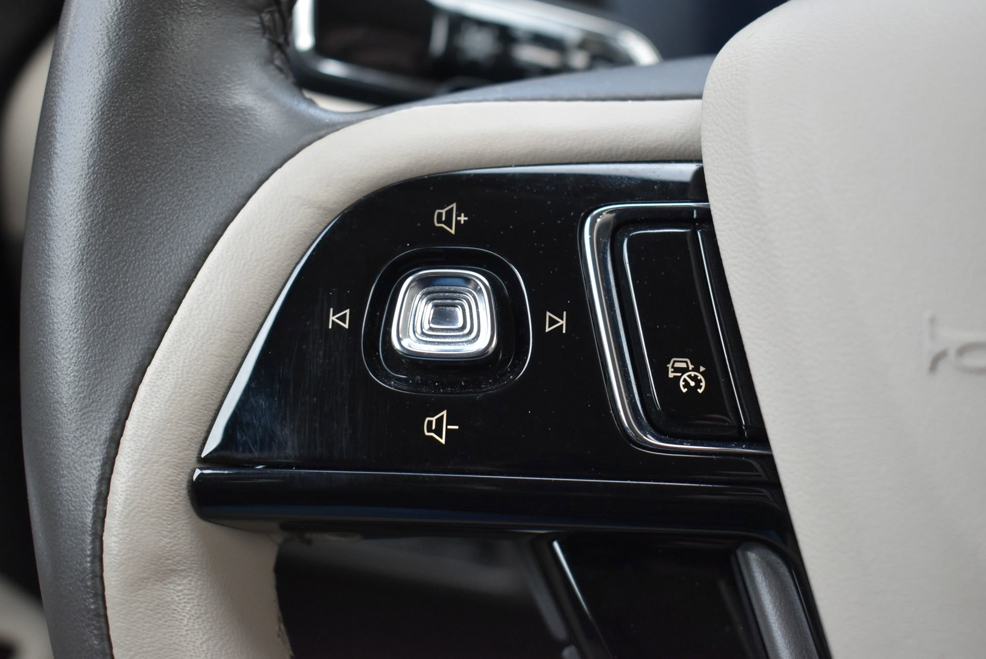 Used 2023 Lincoln Corsair Reserve w/ Equipment Group 201A image 20