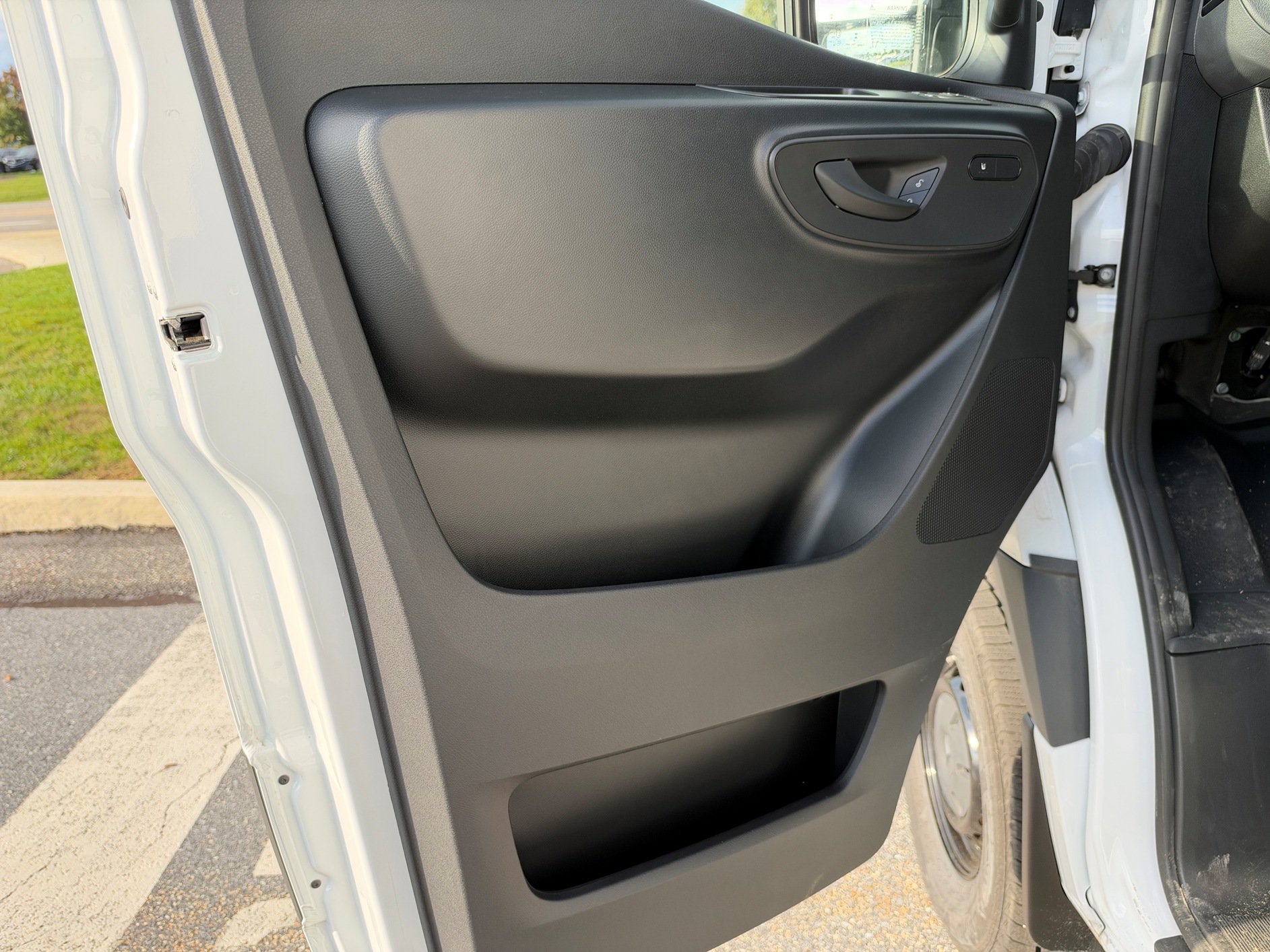 Used 2025 Mercedes-Benz Sprinter 2500 image 10