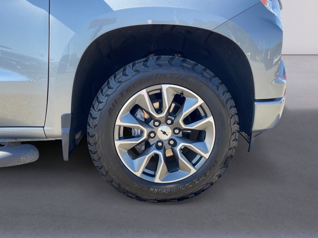 Used 2025 Chevrolet Silverado 1500 RST w/ Convenience Package II image 9