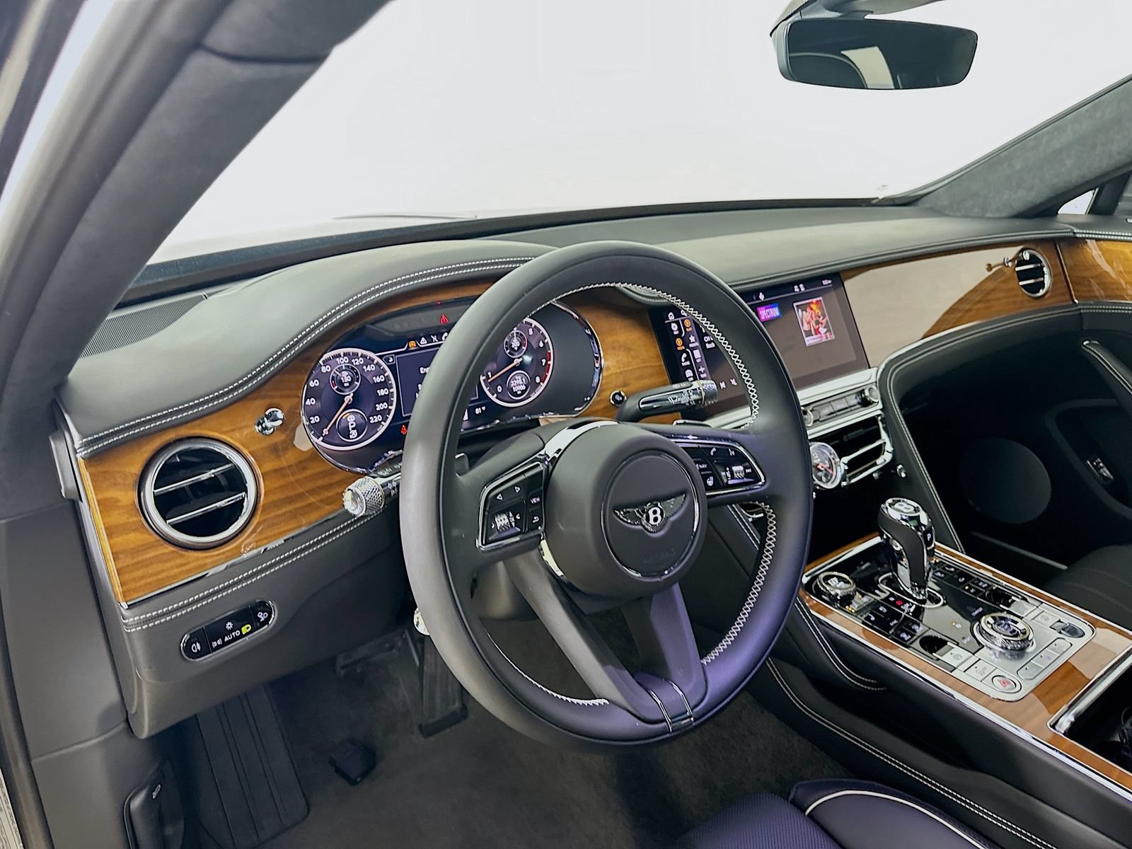 Used 2022 Bentley Flying Spur V8 AWD/4WD image 34