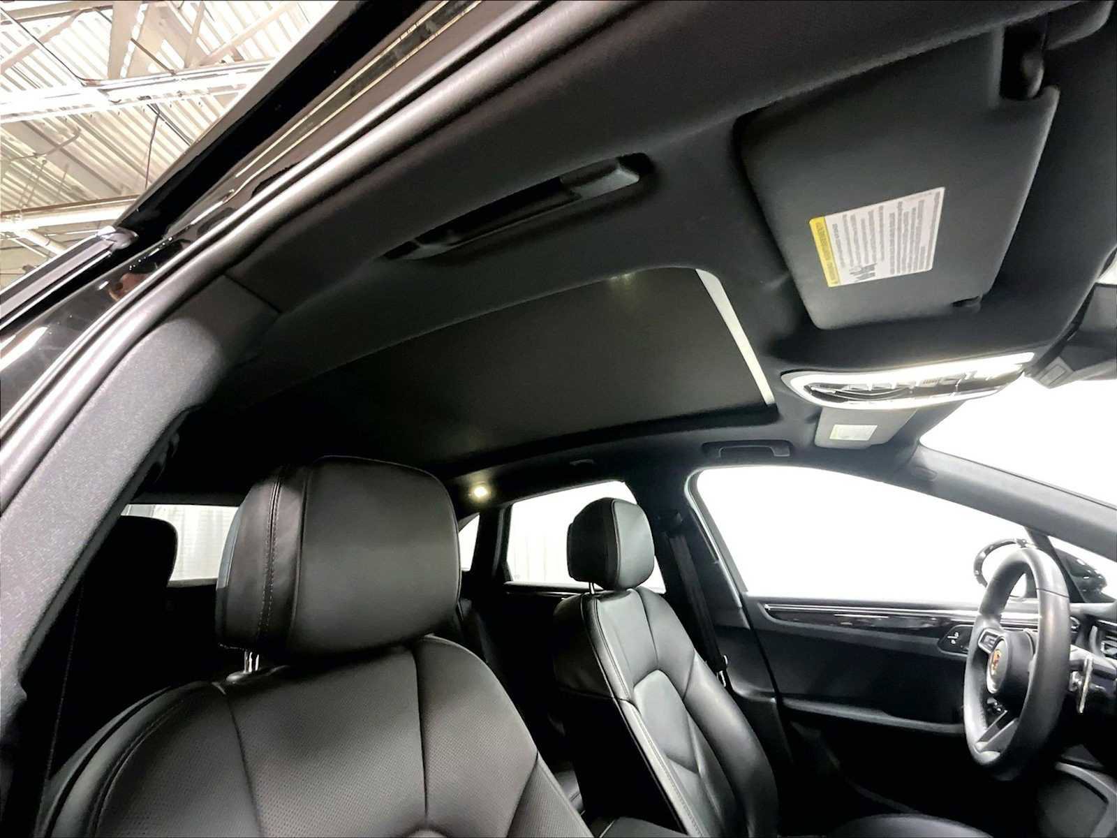 Used 2025 Porsche Macan w/ Premium Package Plus image 27