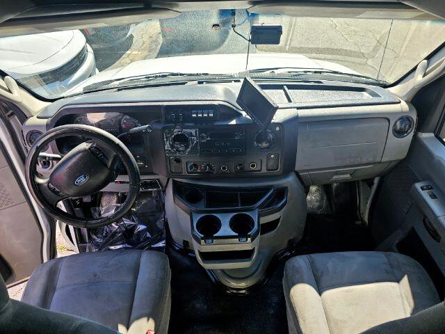 Used 2017 Ford E-450 and Econoline 450 Super Duty w/ Power Windows & Locks Group RWD image 9