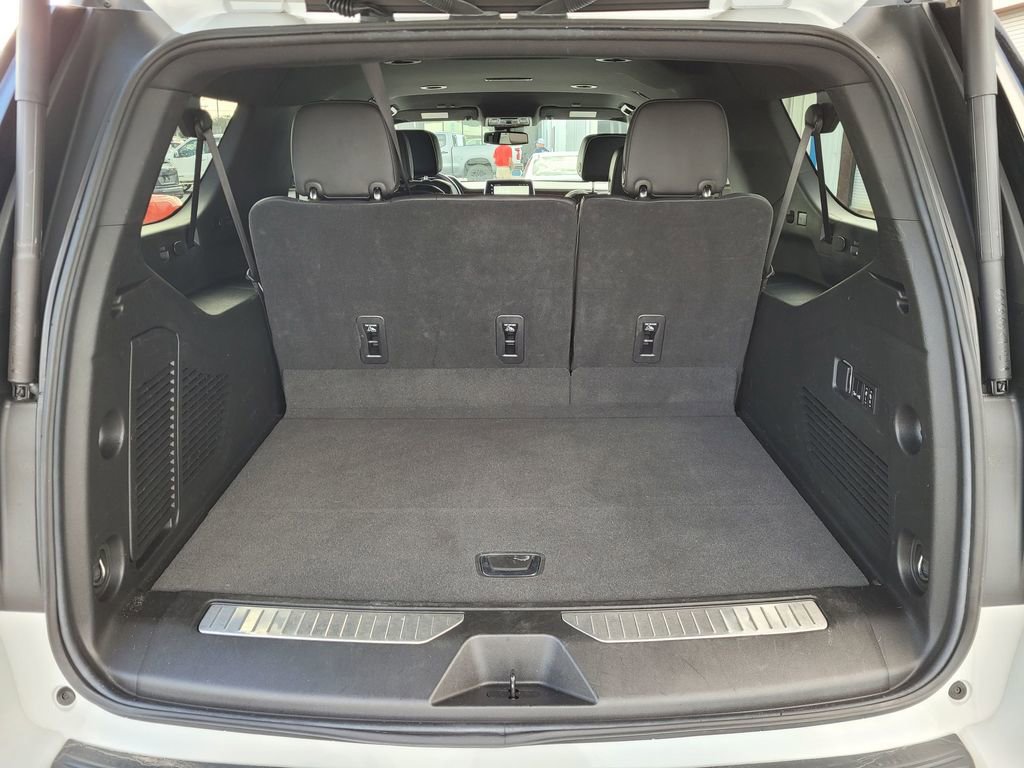 Used 2023 Chevrolet Suburban Premier image 29