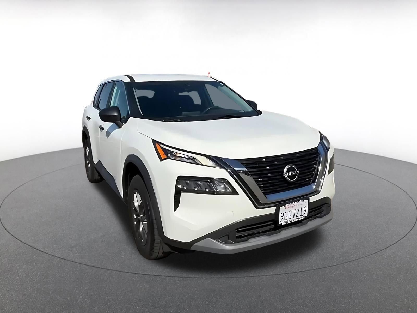 Used 2023 Nissan Rogue S FWD image 3