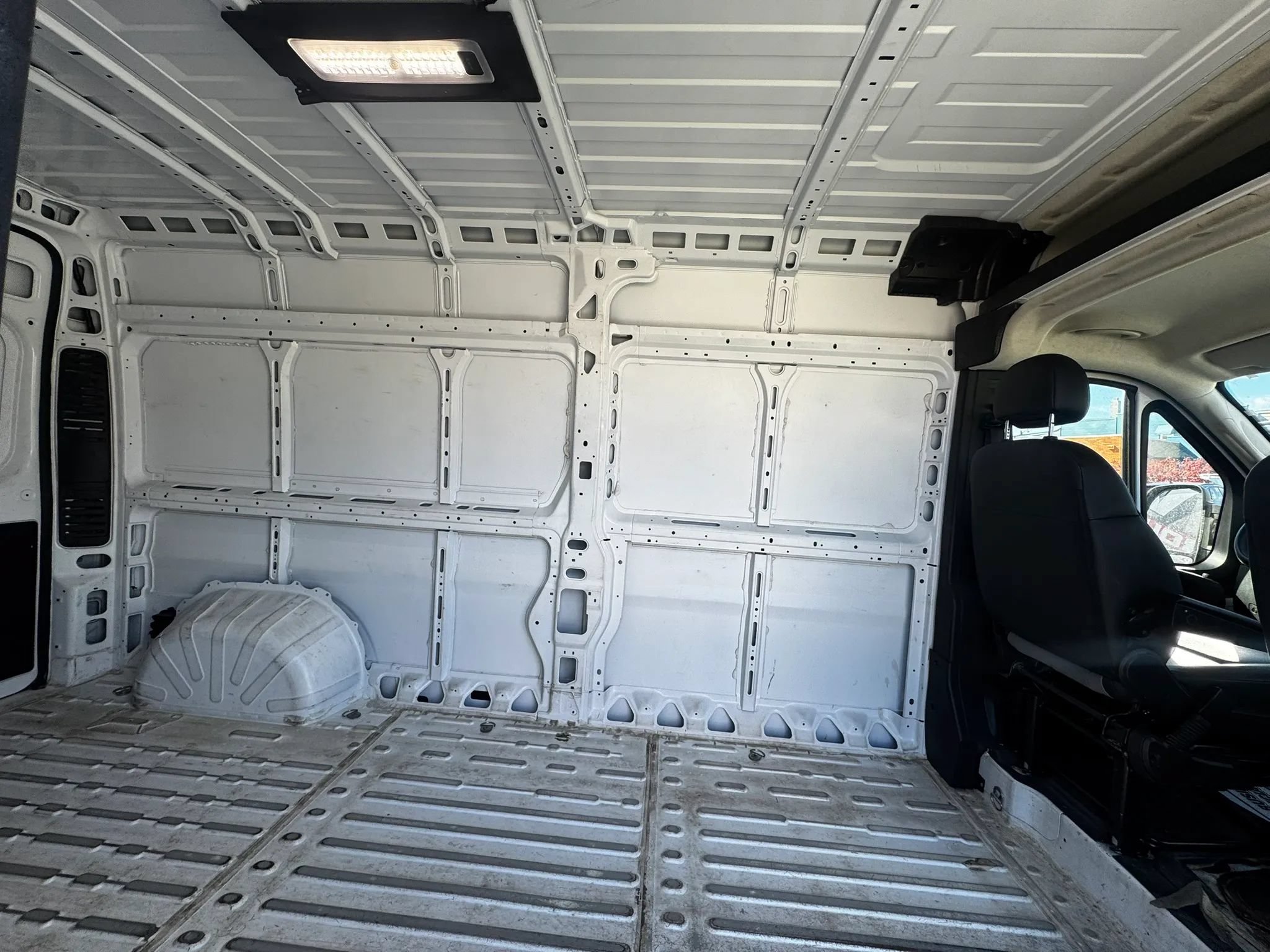 Used 2025 RAM ProMaster 2500 w/ Convenience Group FWD image 21