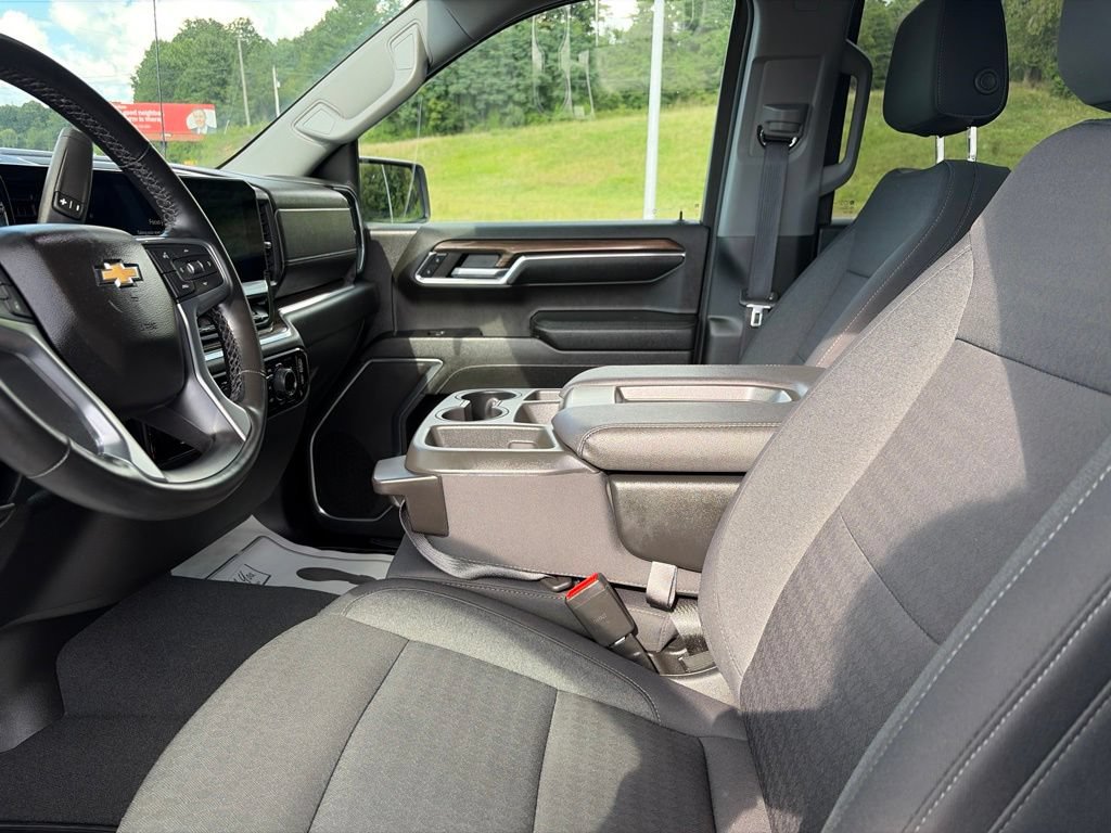 Used 2023 Chevrolet Silverado 1500 LT AWD/4WD image 17