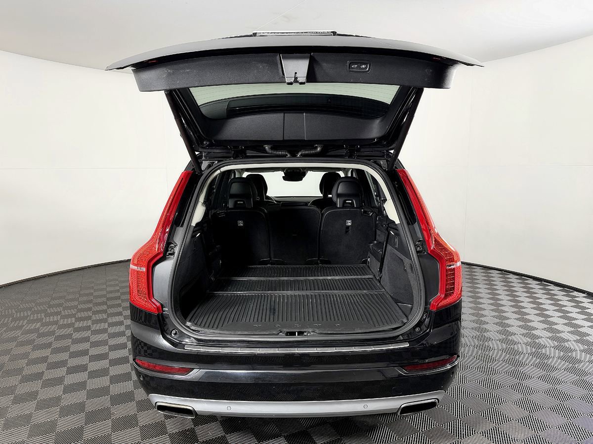 Used 2016 Volvo XC90 T6 Momentum w/ Momentum Plus Package AWD/4WD image 13