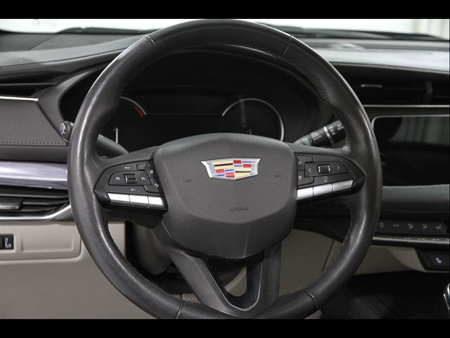 Used 2023 Cadillac XT4 Luxury w/ Cold Weather Package image 7