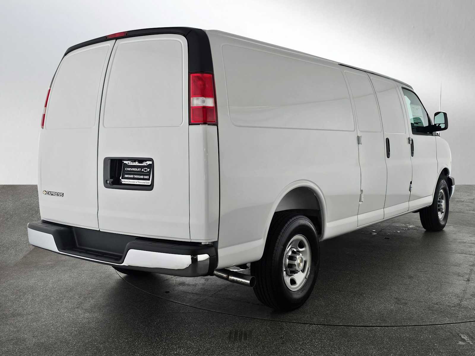 New 2026 Chevrolet Express 2500 Extended image 3
