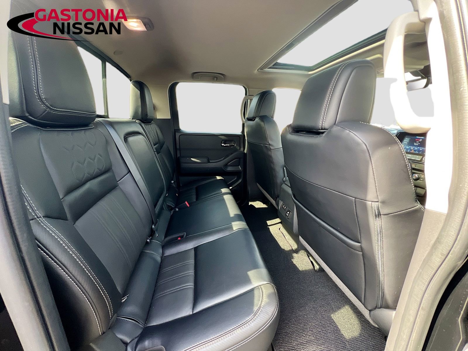 Used 2024 Nissan Frontier SL w/ Technology Package image 35