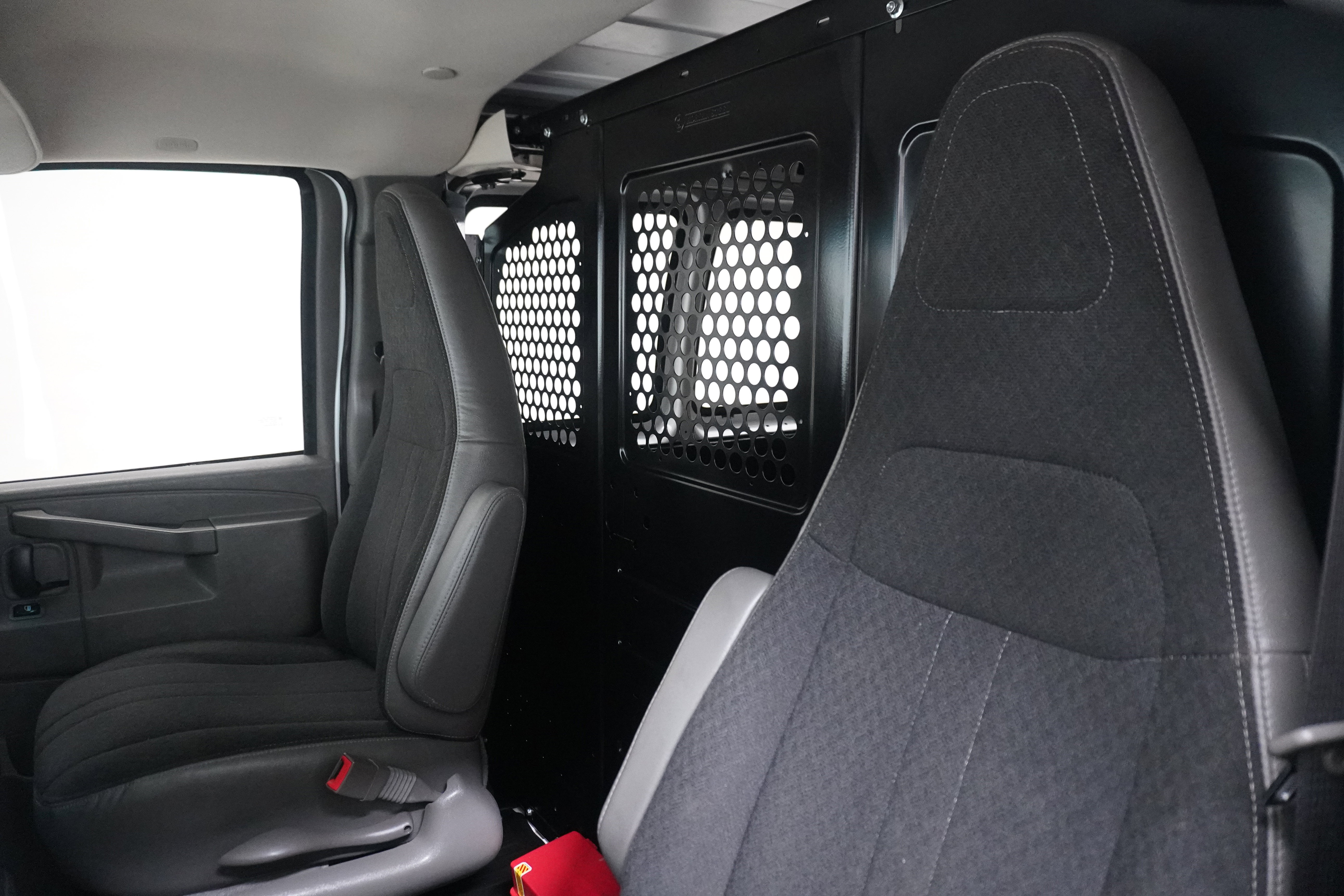 Used 2018 Chevrolet Express 2500 w/ Driver Convenience Package image 8