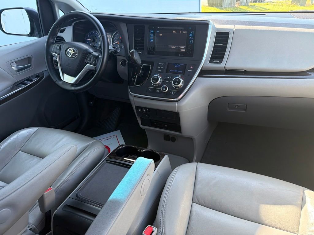 Used 2015 Toyota Sienna XLE Premium FWD image 10
