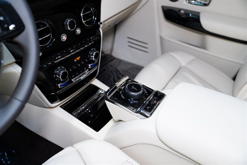 Used 2026 Rolls-Royce Phantom Sedan RWD image 29