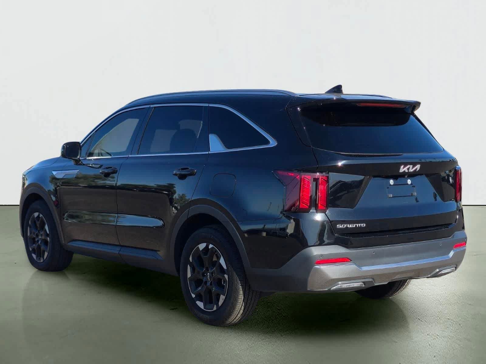 Used 2025 Kia Sorento S w/ Panoramic Sunroof Package FWD image 5