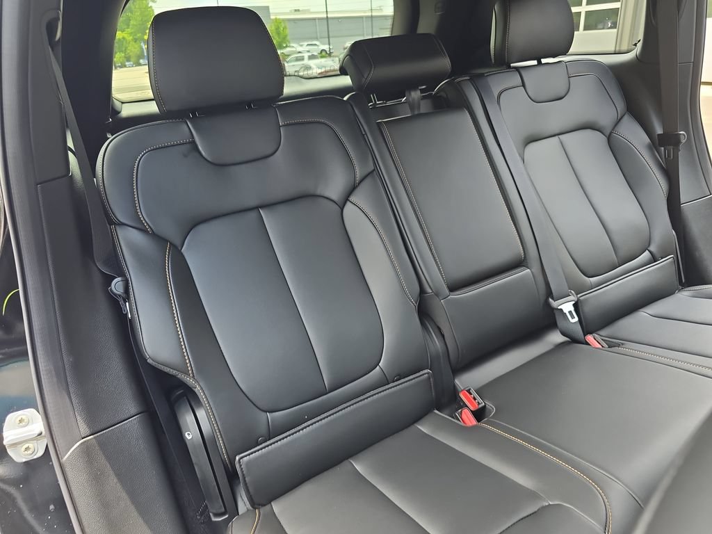 New 2026 Jeep Grand Cherokee Limited AWD/4WD image 11
