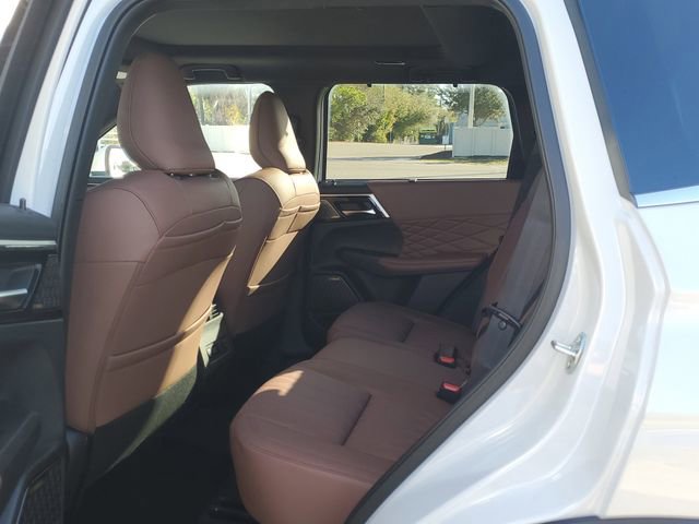 New 2026 Mitsubishi Outlander SEL image 13