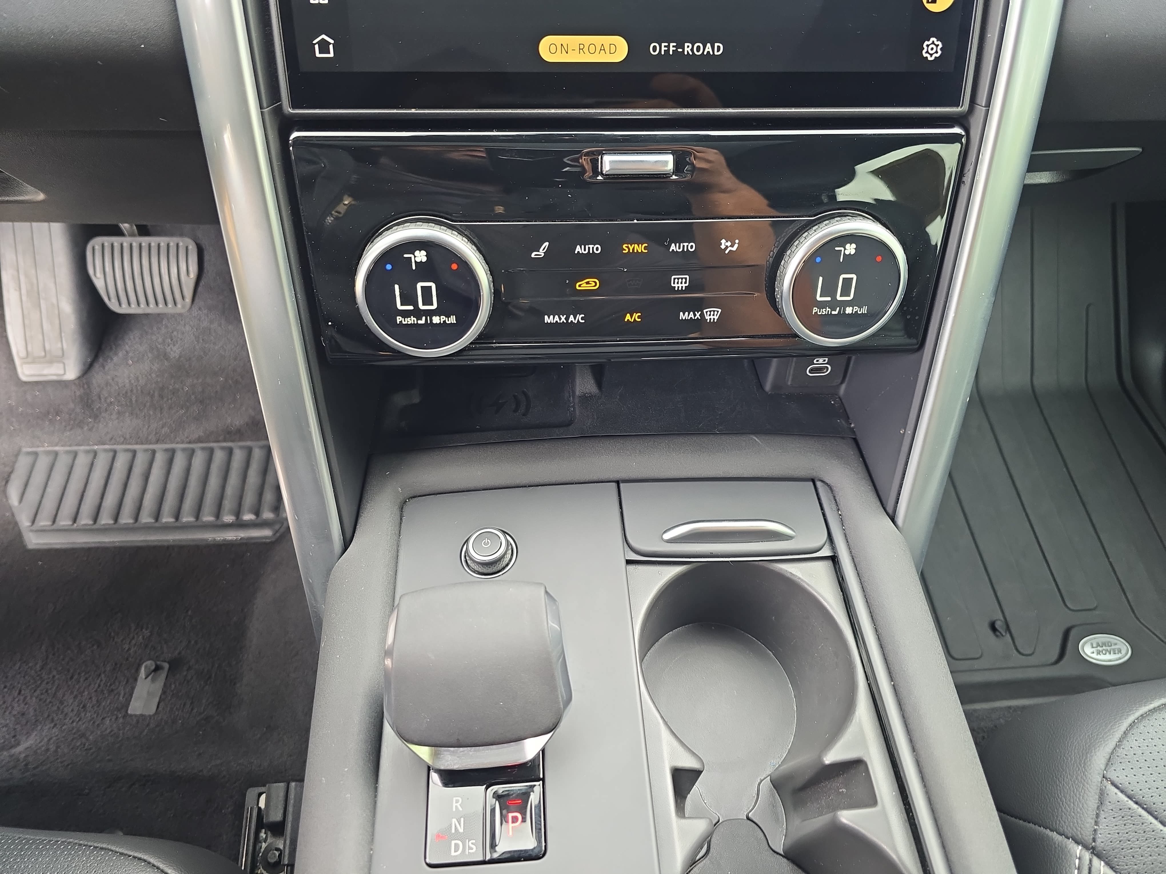 Certified 2025 Land Rover Discovery S AWD/4WD image 25