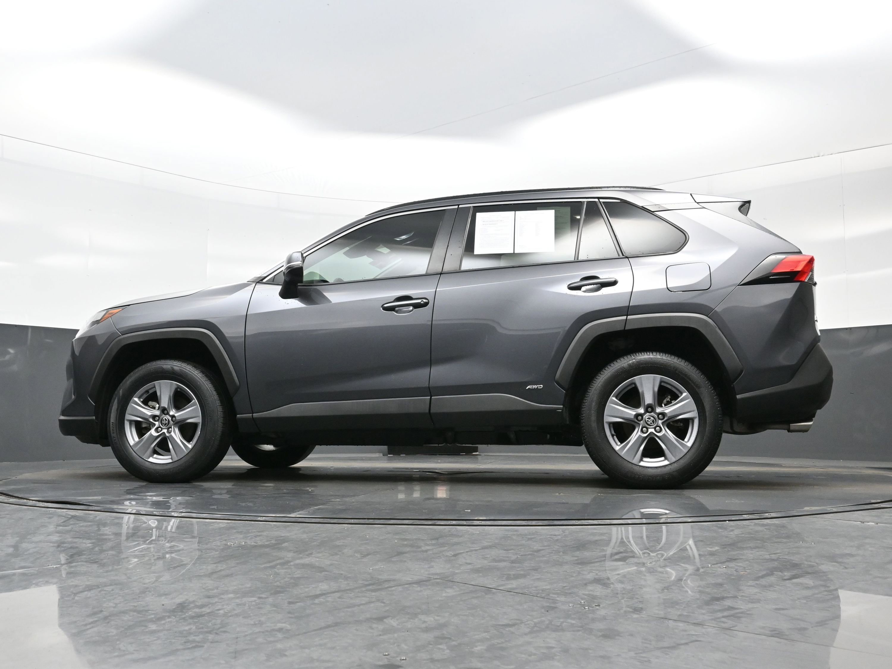 Used 2022 Toyota RAV4 XLE image 28