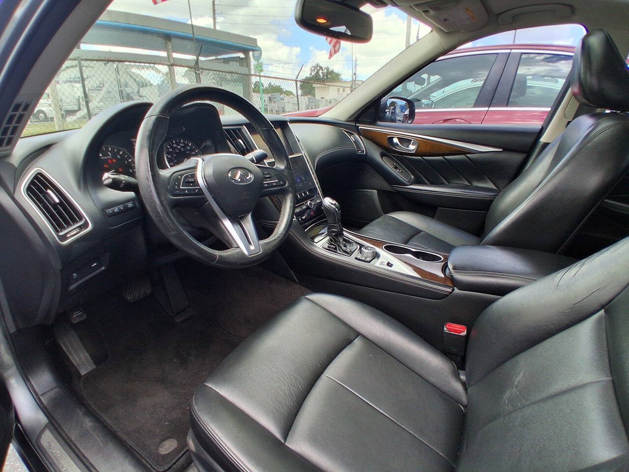 Used 2019 INFINITI Q50 Luxe w/ Essential Package (3.0T Luxe) RWD image 9