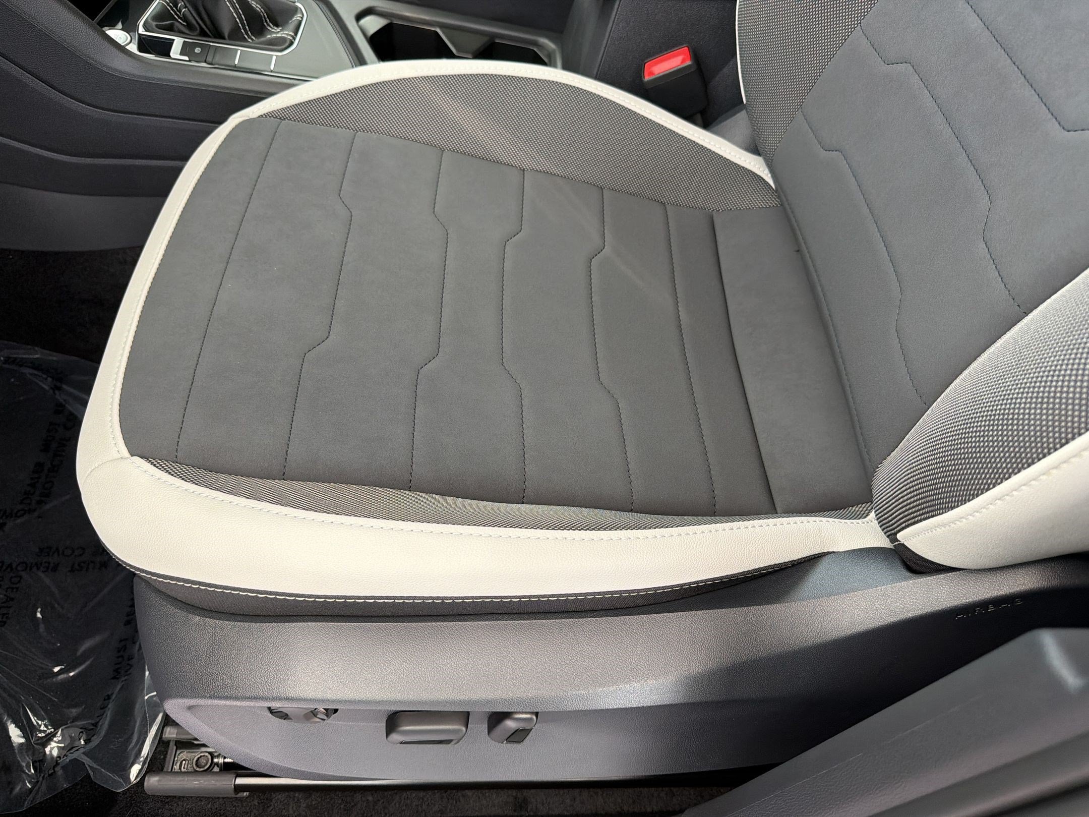 New 2026 Volkswagen Taos SE FWD image 14