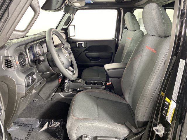 Used 2025 Jeep Wrangler Unlimited Rubicon w/ Convenience Group AWD/4WD image 15