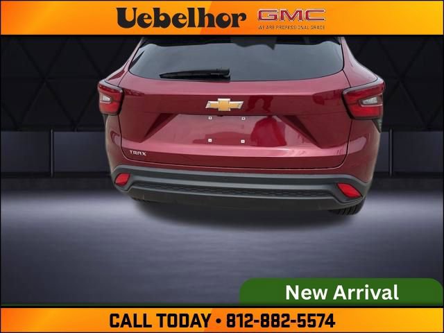 Used 2025 Chevrolet Trax LS w/ LS Convenience Package FWD image 9
