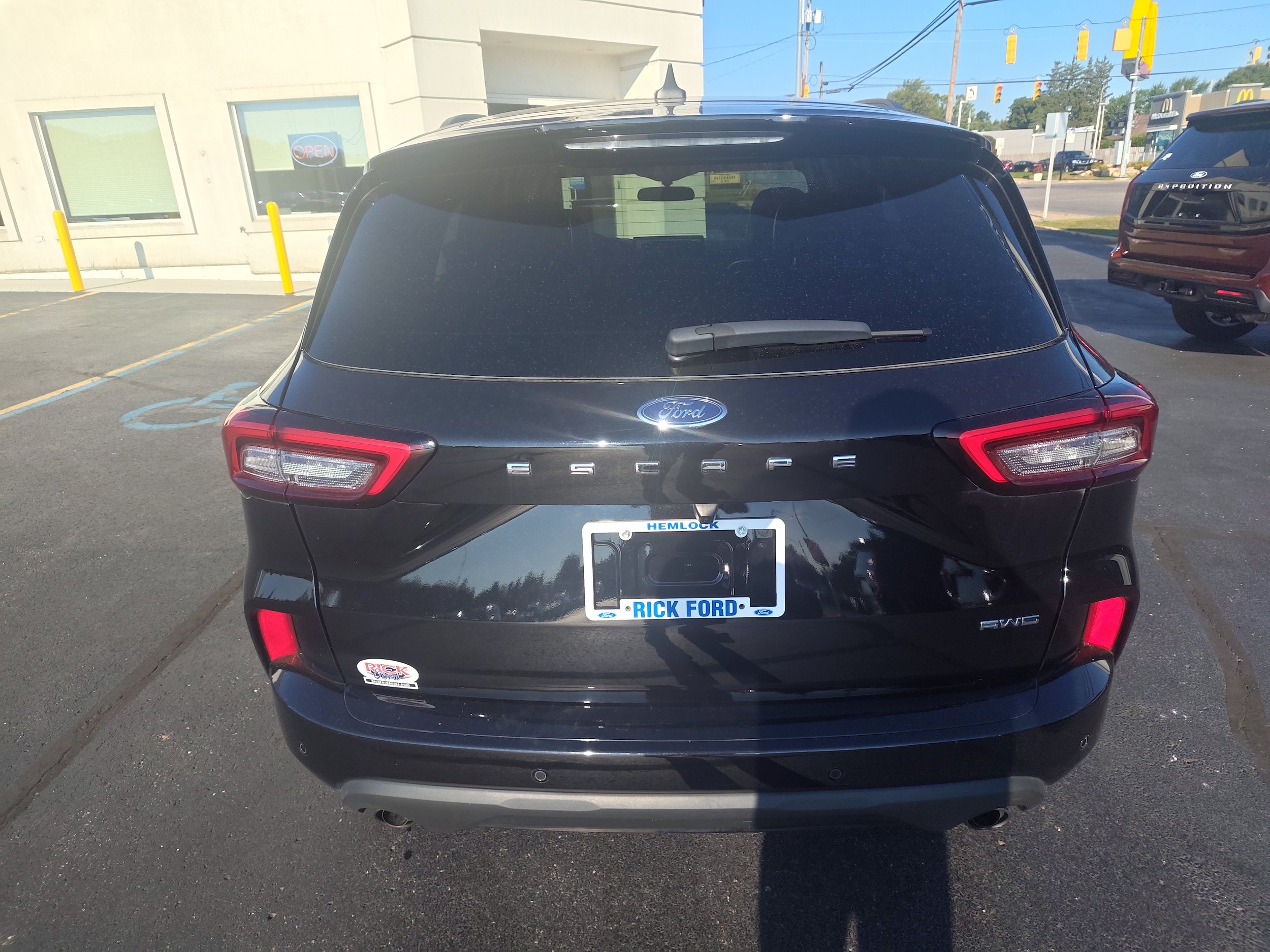 Used 2024 Ford Escape ST-Line w/ Tech Pack #1 AWD/4WD image 4