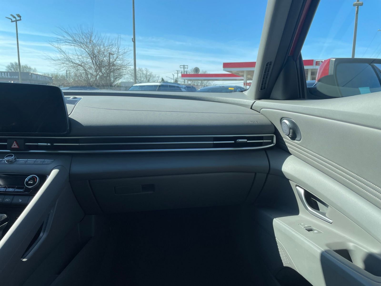 Used 2025 Hyundai Elantra SEL image 36