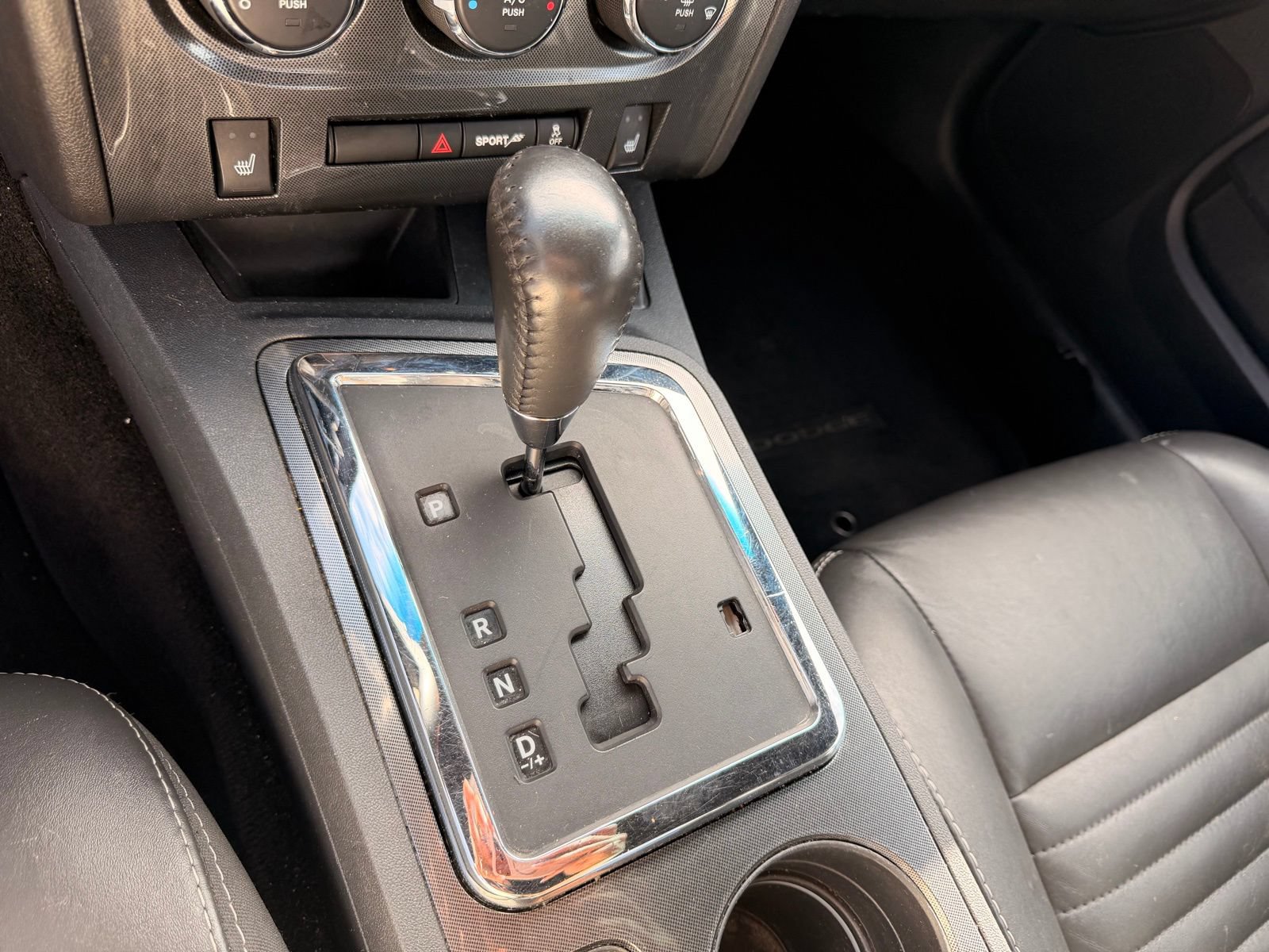 Used 2014 Dodge Challenger SXT RWD image 12