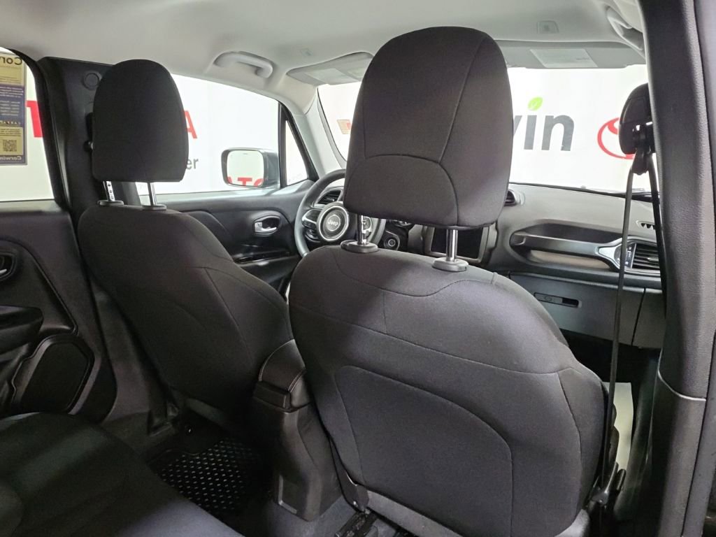 Used 2023 Jeep Renegade Latitude image 17