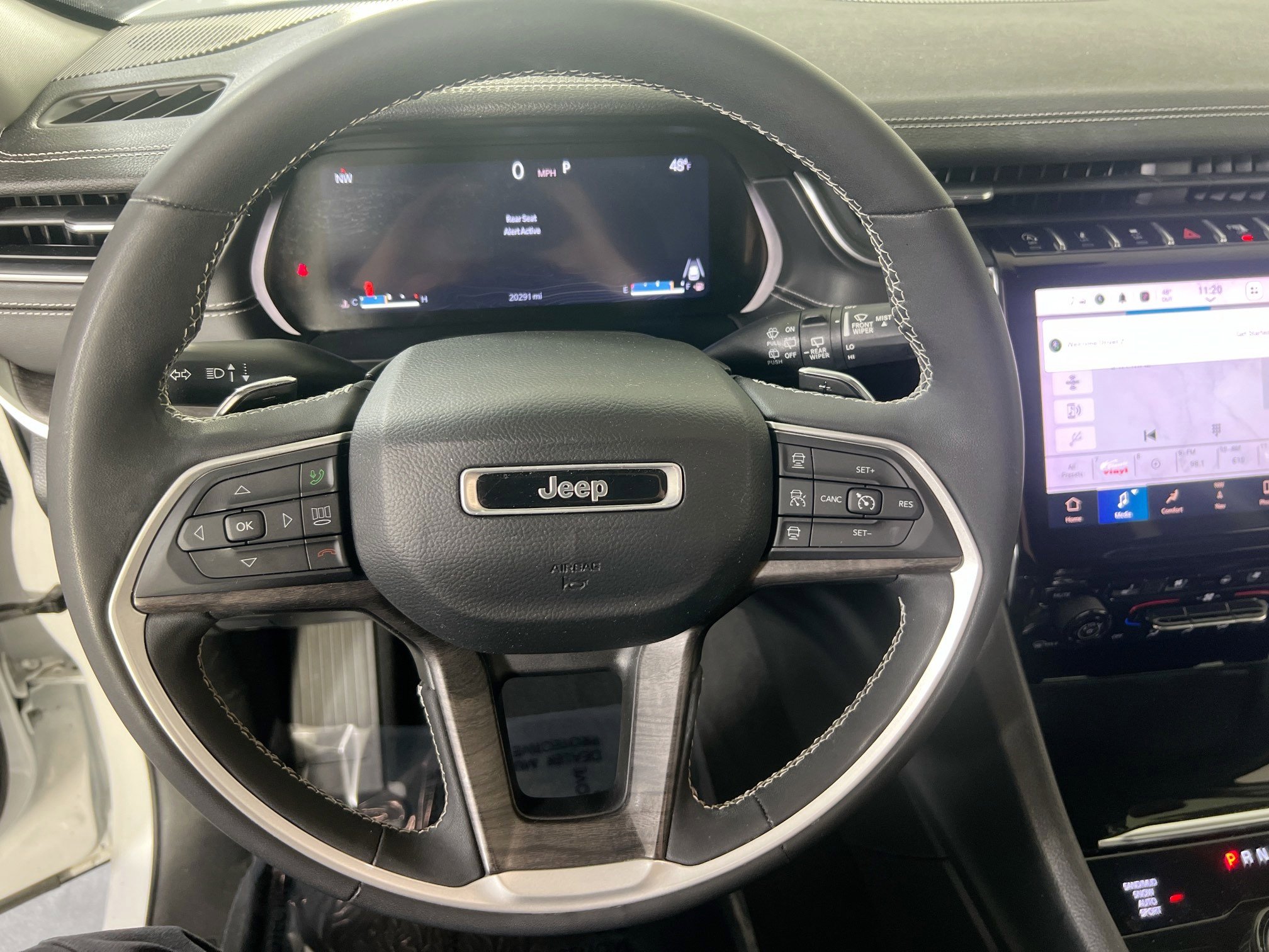 Used 2023 Jeep Grand Cherokee Limited w/ Luxury Tech Group II AWD/4WD image 11