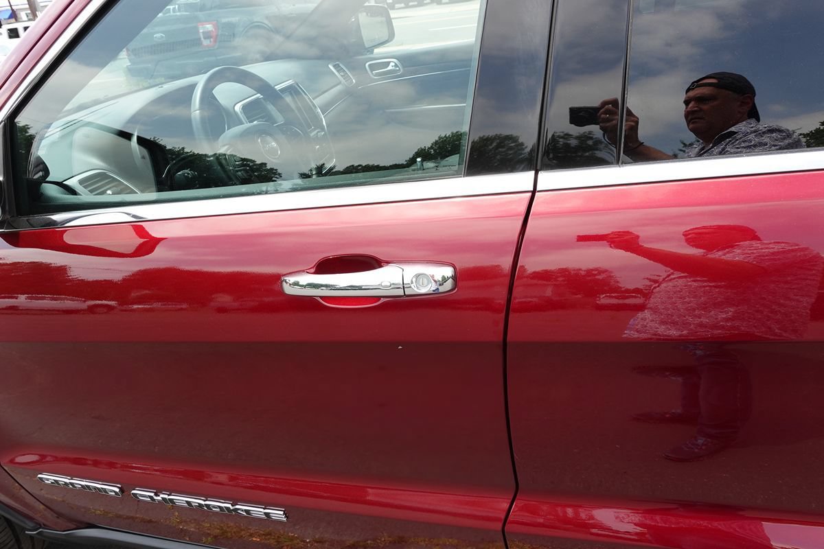 Used 2018 Jeep Grand Cherokee Limited AWD/4WD image 15