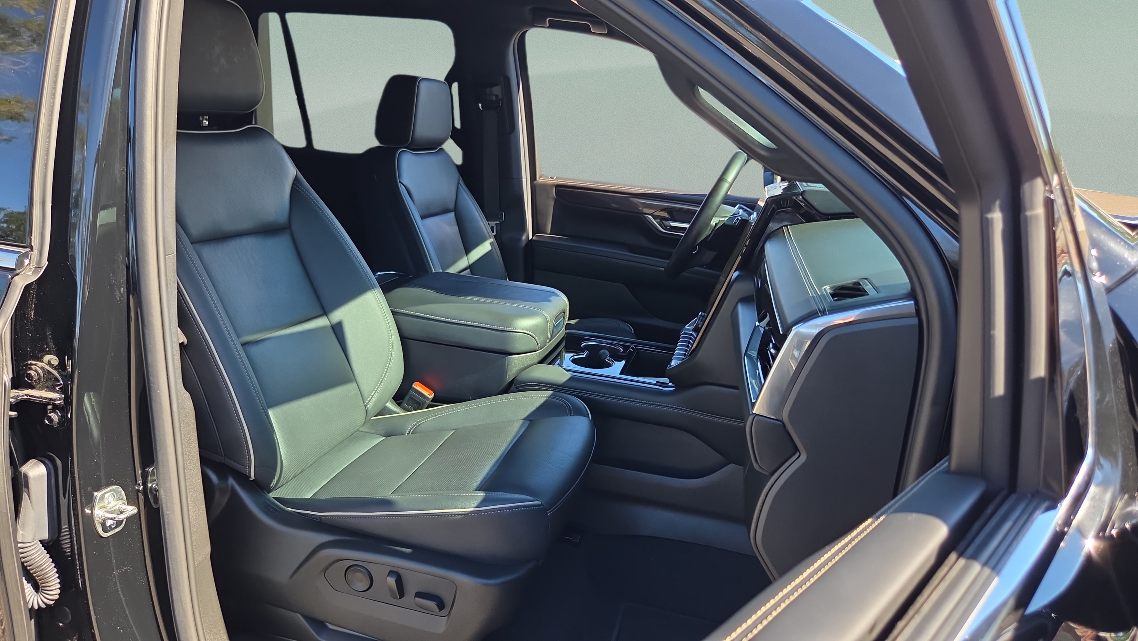 Certified 2025 GMC Yukon Elevation AWD/4WD image 15