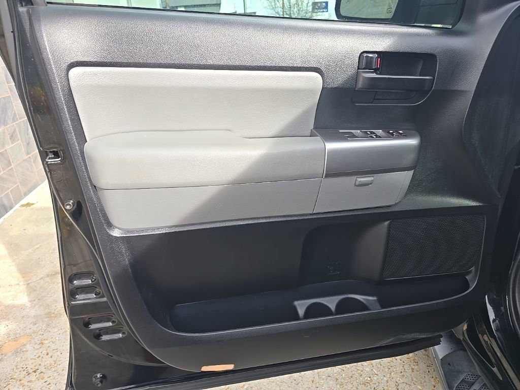 Used 2019 Toyota Sequoia SR5 w/ Premium Package image 38