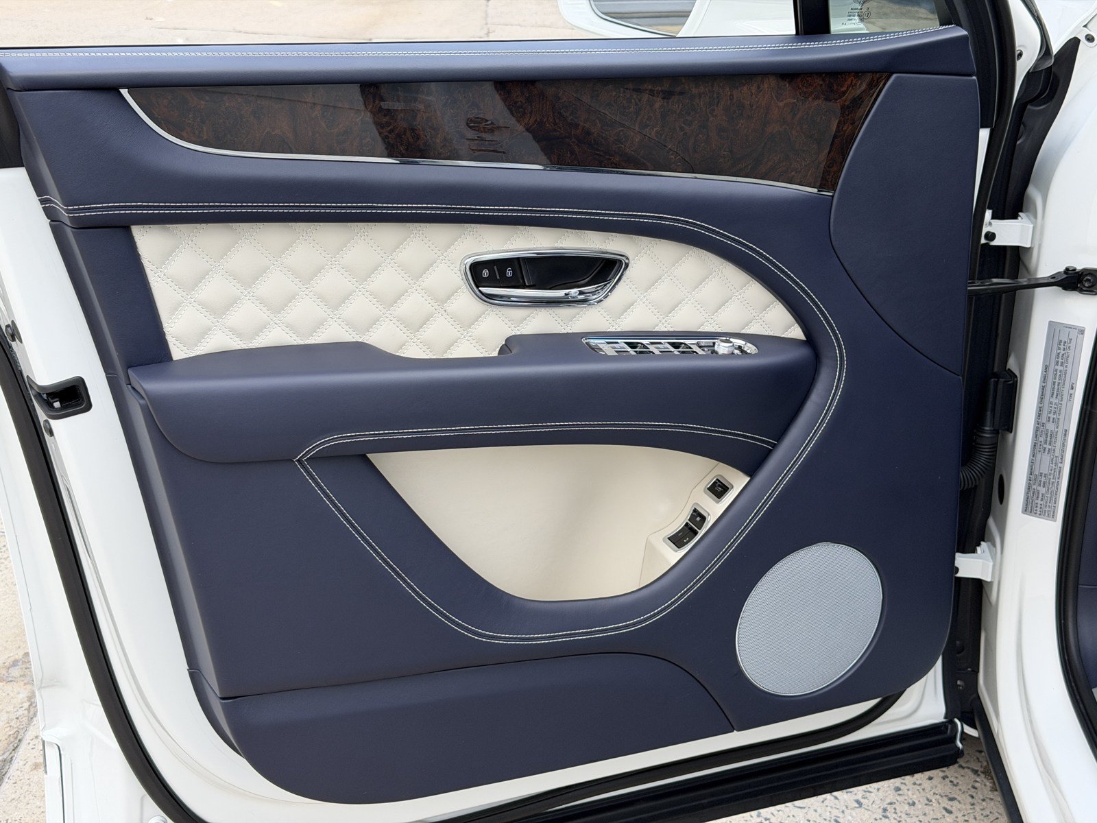 Certified 2023 Bentley Bentayga AWD/4WD image 14