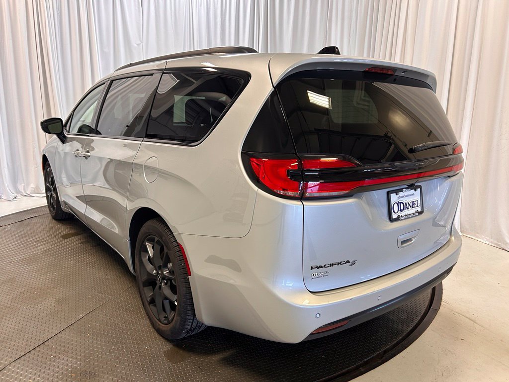 Used 2026 Chrysler Pacifica Select w/ S Appearance Package FWD image 3