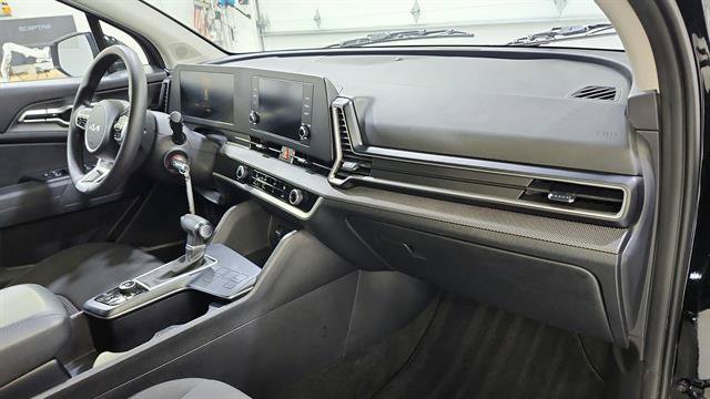 Used 2025 Kia Sportage LX FWD image 27