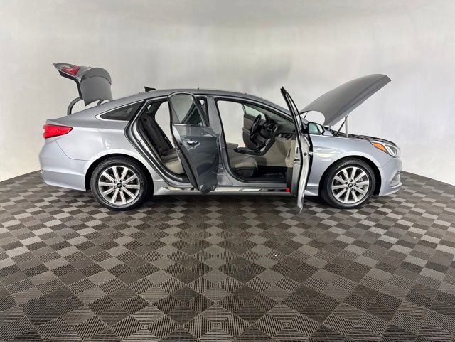 Used 2016 Hyundai Sonata Limited w/ Option Group 05 FWD image 12