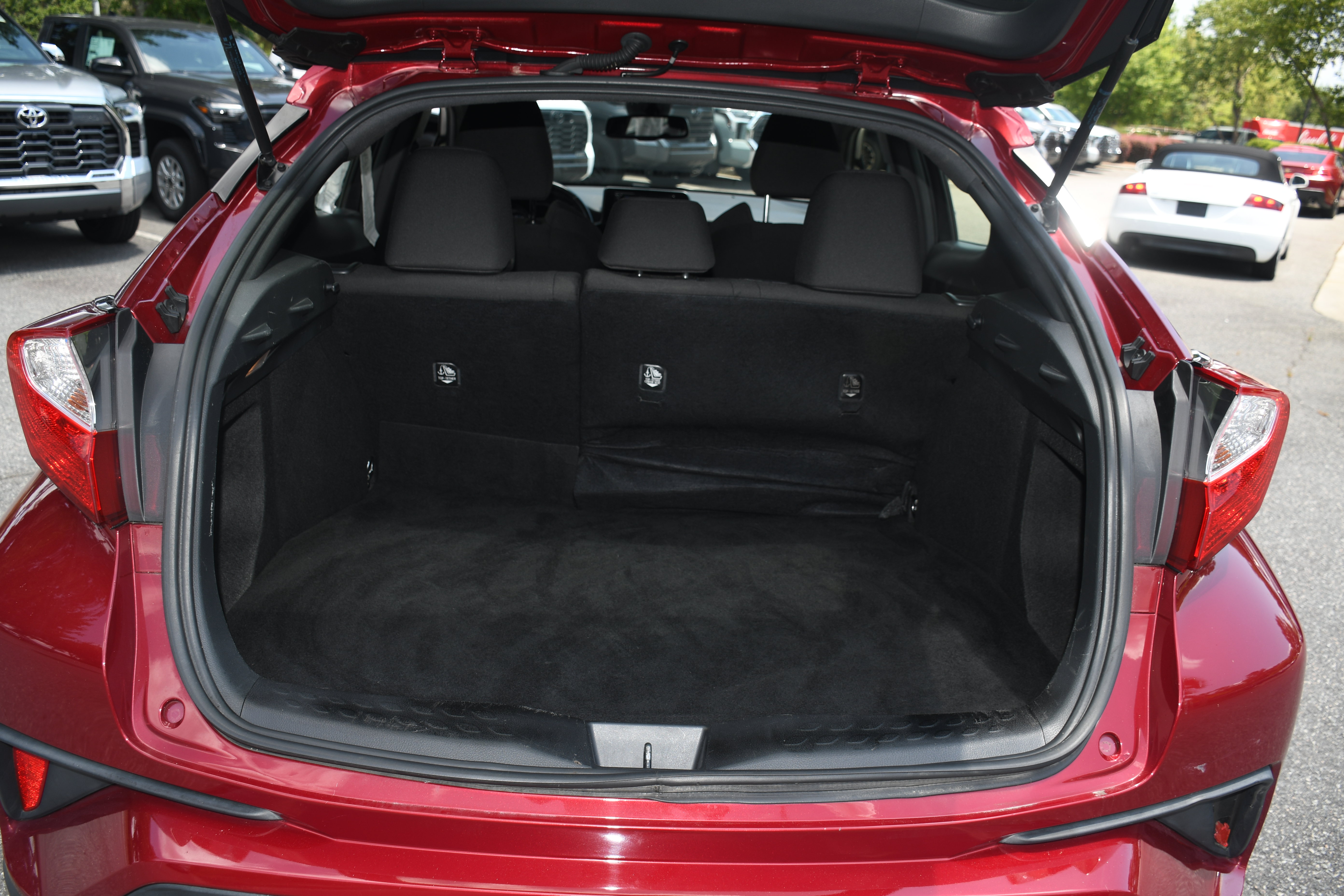 Used 2018 Toyota C-HR XLE FWD image 16