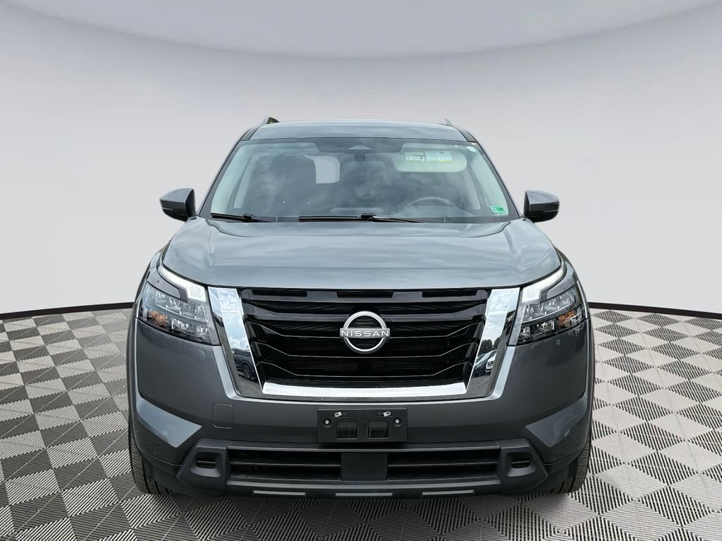 Used 2025 Nissan Pathfinder SV image 6
