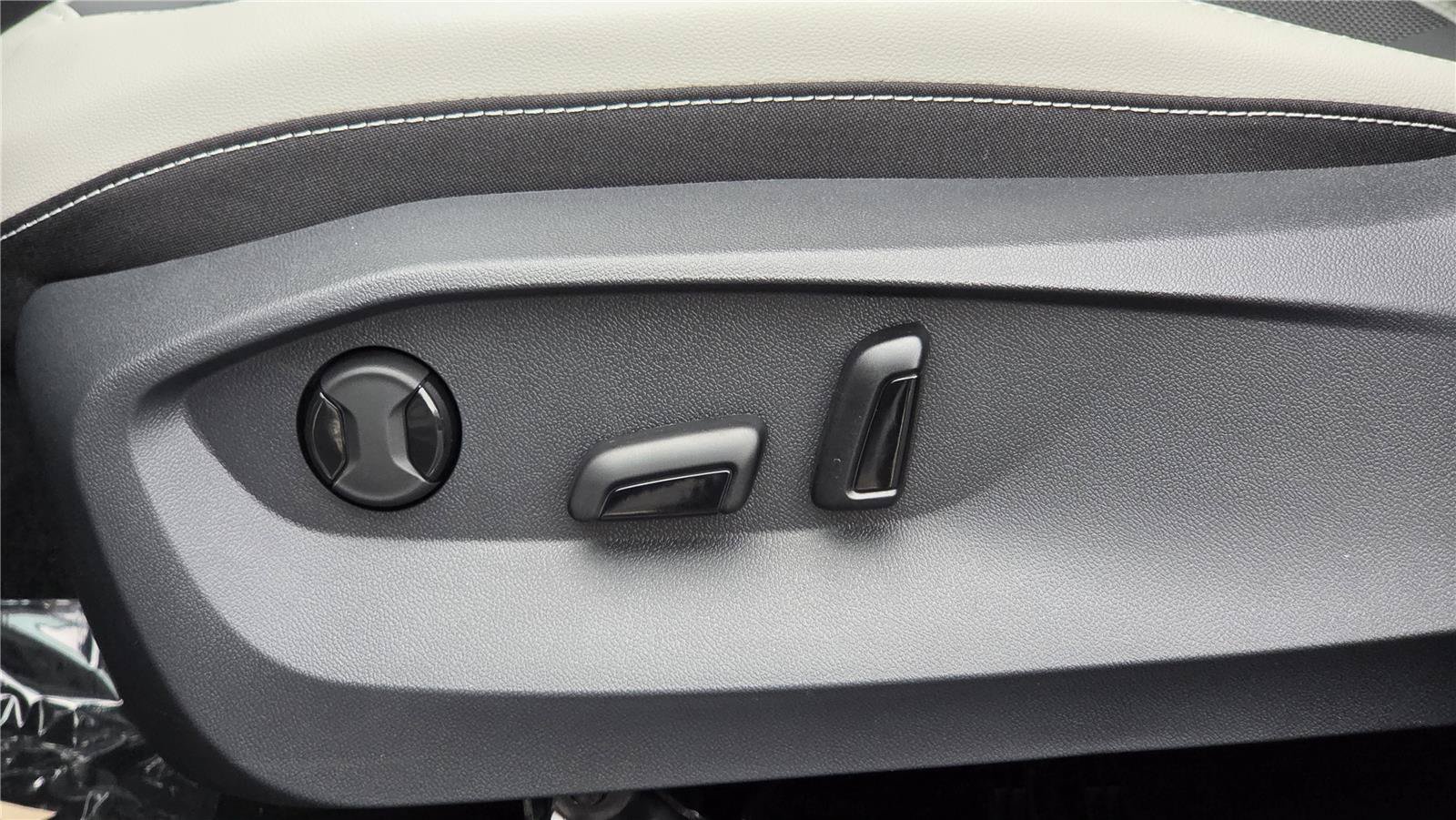 New 2026 Volkswagen Taos SE AWD/4WD image 15